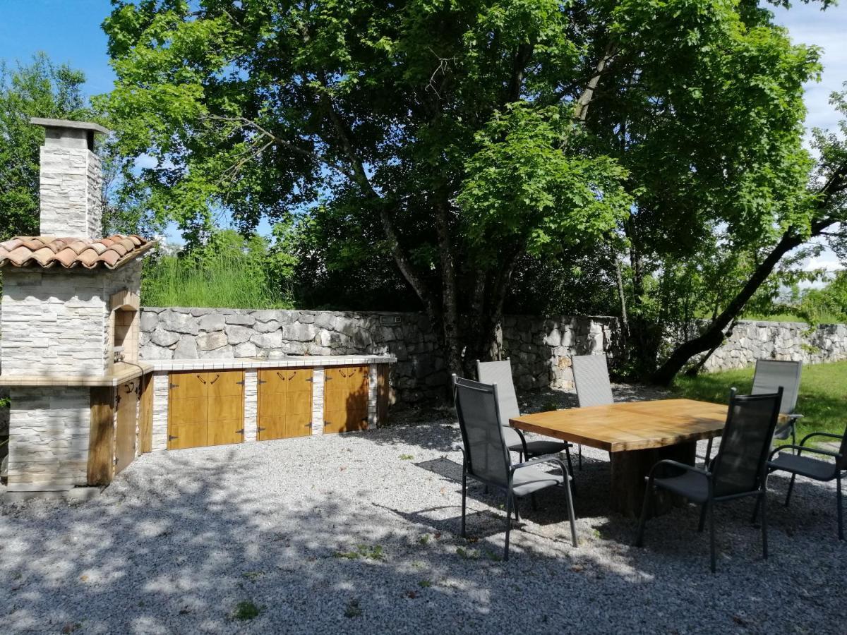 Dutovlje Apartma Louis מראה חיצוני תמונה