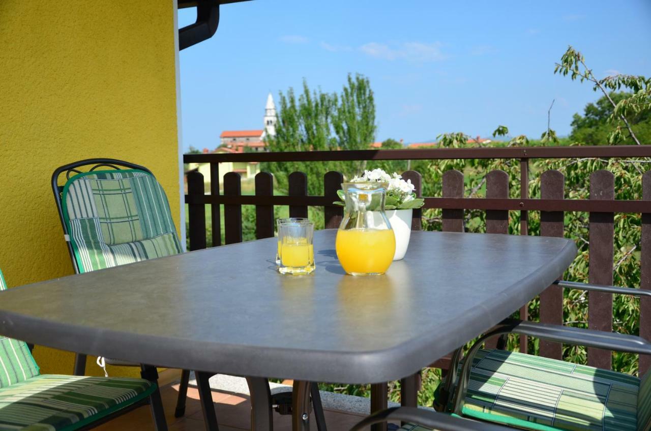 Dutovlje Apartma Louis מראה חיצוני תמונה