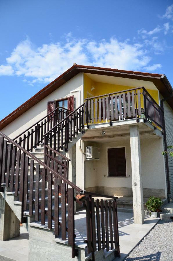 Dutovlje Apartma Louis מראה חיצוני תמונה