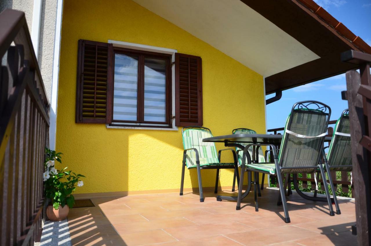 Dutovlje Apartma Louis מראה חיצוני תמונה