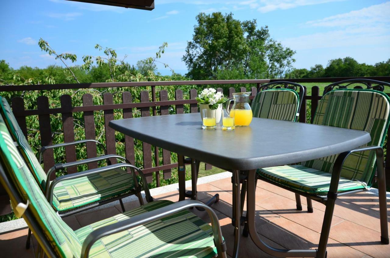Dutovlje Apartma Louis מראה חיצוני תמונה